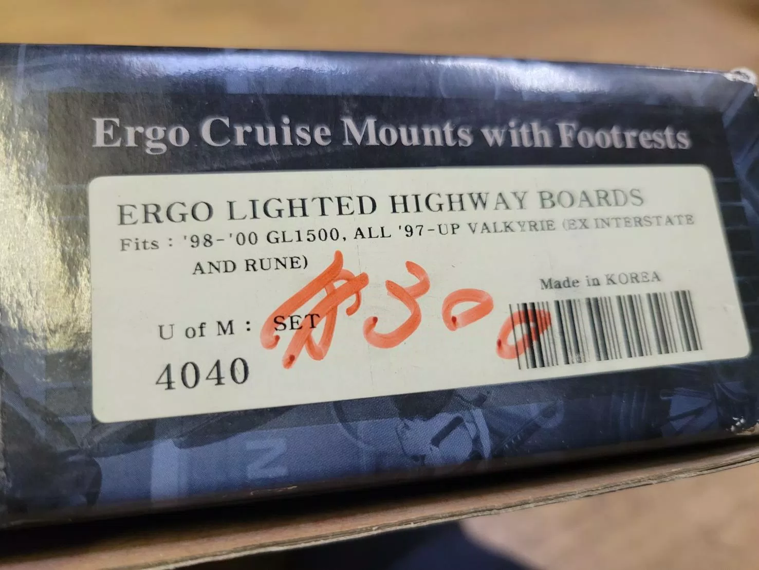 Kuryakyn Ergo ライテッド ハイウェイボード(フットレスト付き) - 画像 (4)