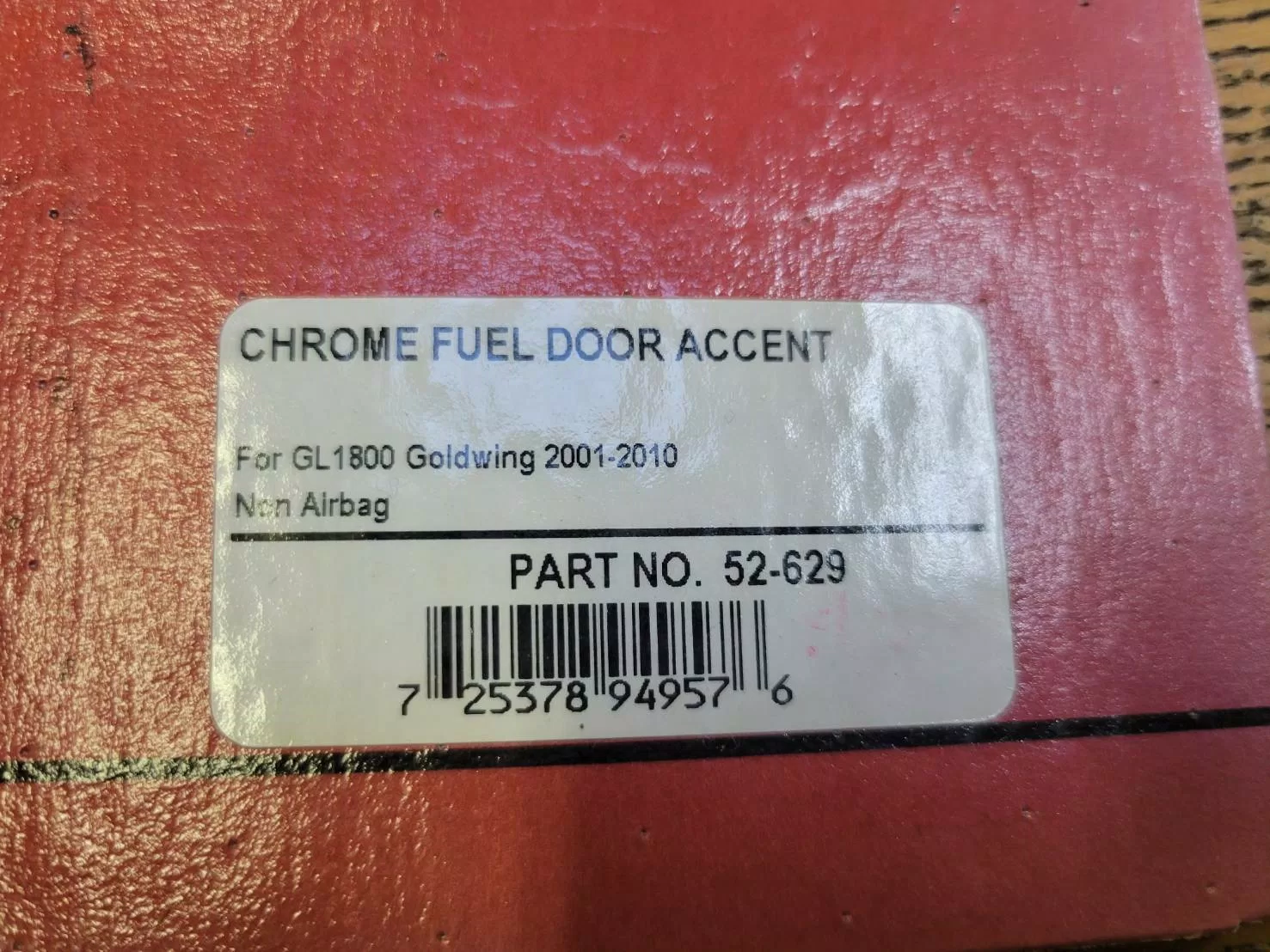 Show Chrome Accessories クローム フューエルドア アクセント(ホンダ GL1800 ゴールドウィング用、品番52-629) - 画像 (5)