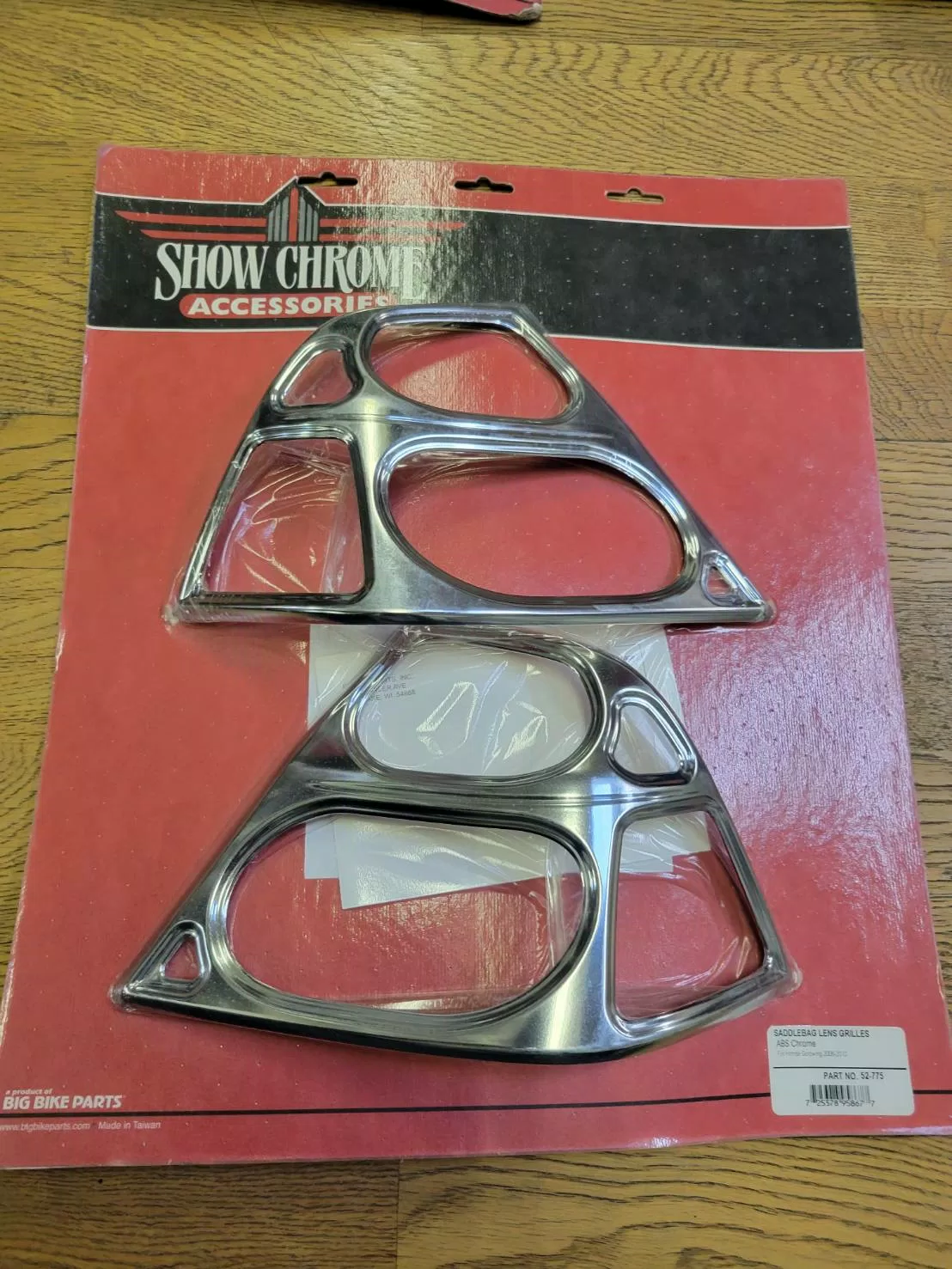 Show Chrome 52-775 Saddlebag Lens Grilles for Honda GL1800 Gold Wing (2006–2010) - Image 5